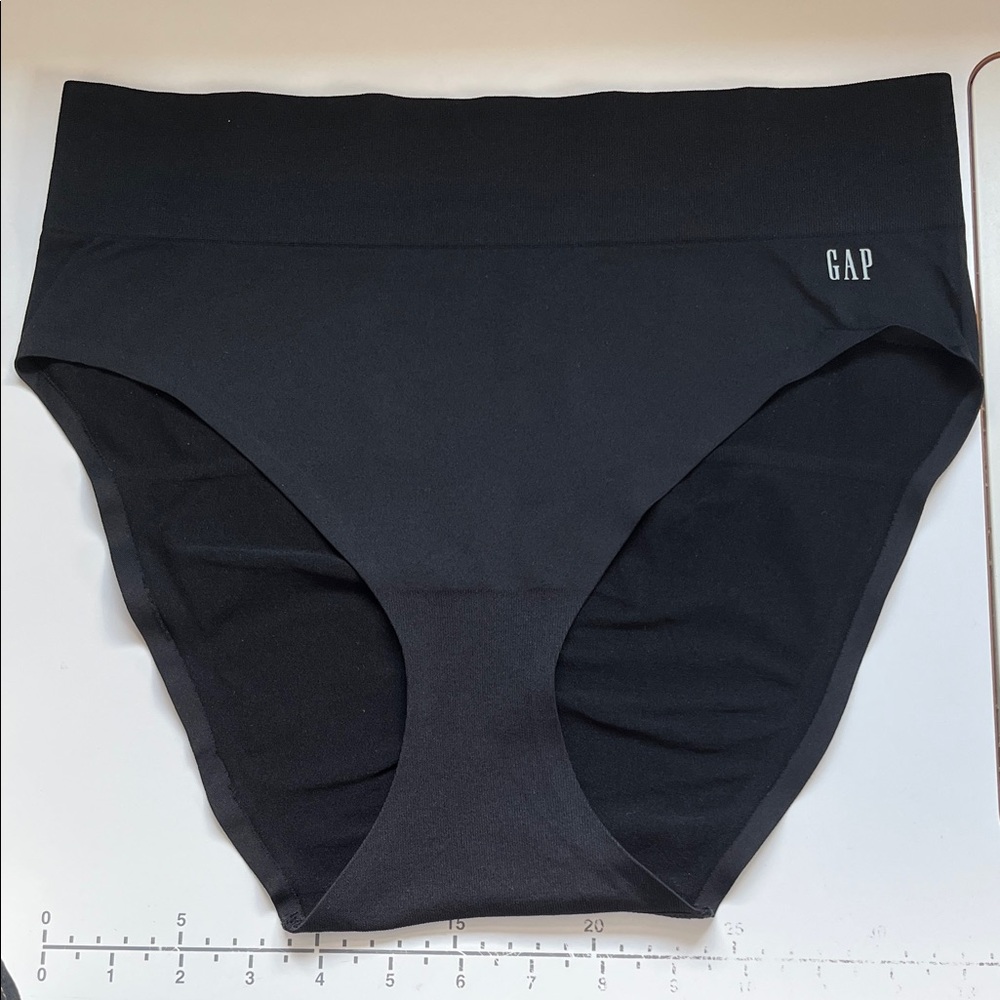 GAP Black Seamless Briefs